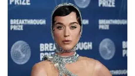 Katy Perry e Lauren Sanchez nello spazio con Blue Origin. Tutte le curiosità sul volo spaziale delle lady Bezos