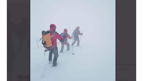 Ricerche alpinisti su Gran Sasso sospese a causa del maltempo