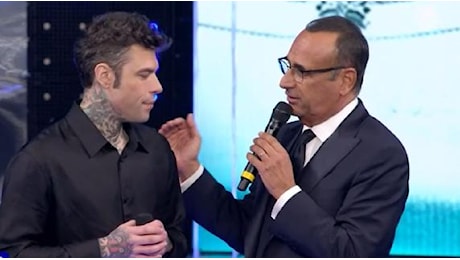 Fedez sul palco di Sarà Sanremo, la preoccupazione dei fan. E Carlo Conti lo accompagna fuori