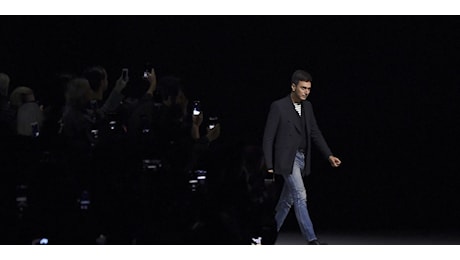 Hedi Slimane lascia Céline, al suo posto Michael Rider