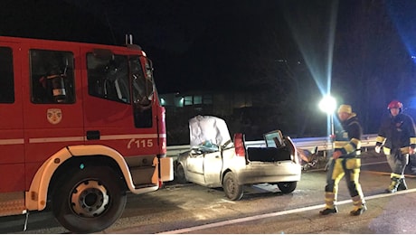 Scontro con un bus sulla statale 26, un automobilista morto e tre feriti a Villeneuve