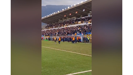 Indagine sull’esultanza dei tifosi della Juve Stabia per il gol di Floriani Mussolini. Cosa può succedere. Il video