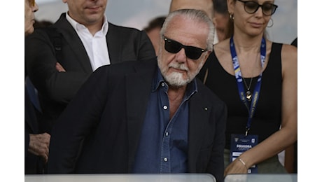 De Laurentiis se la tira: «Calcio in mano ai fondi, Napoli unico baluardo!»