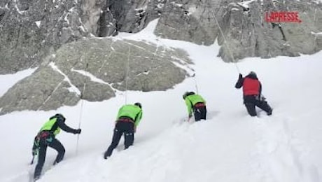 Adamello, alpinisti dispersi: il video dei soccorsi