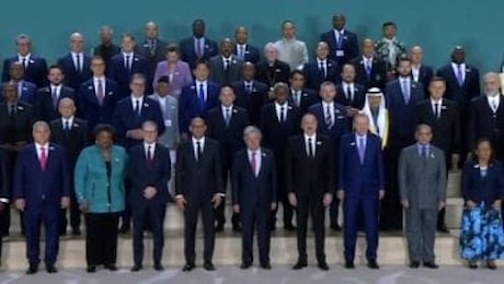 Clima, foto di famiglia dei leader mondiali a Baku: al via la Cop29