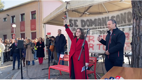 Gino Cecchettin ricorda Giulia nella sede della facoltà della figlia: «Non abbimo diritto di decidere per la vita altrui, fermiamoci prima»