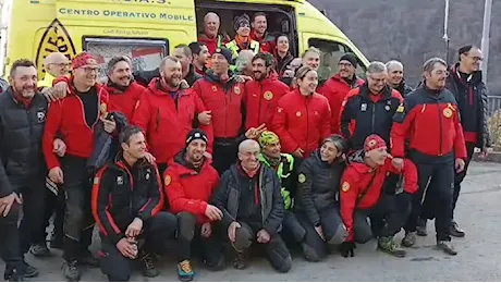 La gioia dei soccorritori: Ottavia è salva - Video e foto