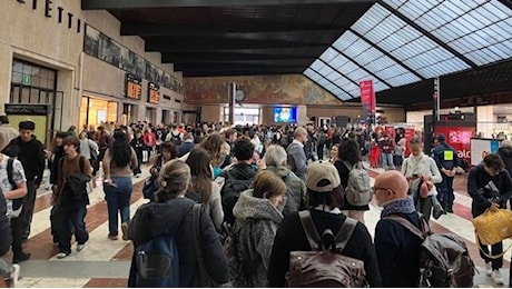 Una penna conficcata nello zigomo, i denti saltati per un pugno: in Toscana 280 aggressioni ai ferrovieri nel 2024