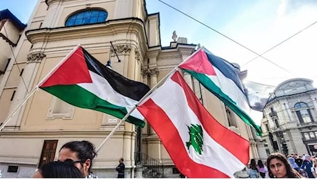 Manifestazione pro-Palestina oggi a Roma: le notizie in diretta. Chef Rubio e le istruzioni per l’uso per evitare polizia e controlli