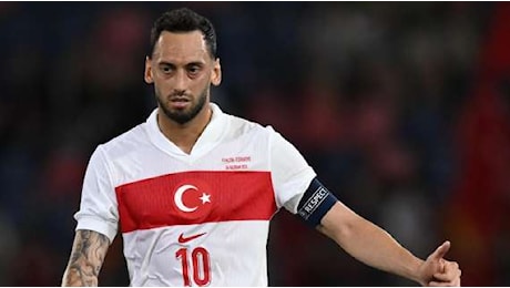 Inter in ansia per Calhanoglu: staff medico nerazzurro in contatto con la Turchia. C'è un timore