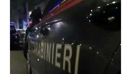 Folle notte a Napoli: 8 stranieri feriti tra risse, spari e coltellate