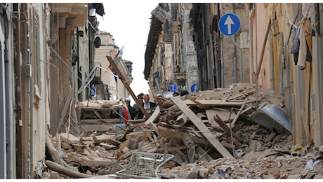 Terremoto L'Aquila, la sentenza choc: niente risarcimento per la morte di 7 studenti. «Ebbero condotta incauta»