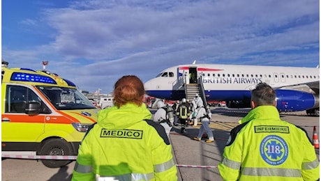 Atterraggio d'emergenza a Venezia di un aereo partito da Londra e diretto in Egitto: 4 passeggeri intossicati