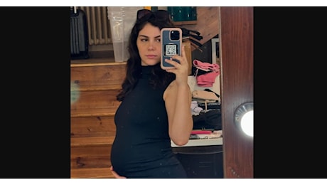 Valentina Nappi, l'annuncio: Sono incinta. Ma non lascio.... Il web impazzisce