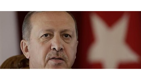 Siria, i ribelli avanzano su Hama. Erdogan a Russia e Iran: “Ora spegniamo l’incendio”