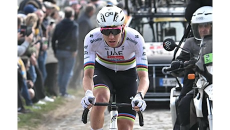 Perché Tadej Pogačar ha dovuto cambiare la bici una seconda volta alla Parigi-Roubaix di ieri