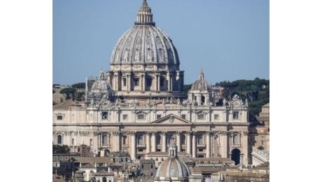 Vaticano, le nuove regole per i dipendenti della Fabbrica di San Pietro: vietati tatuaggi, piercing e convivenze