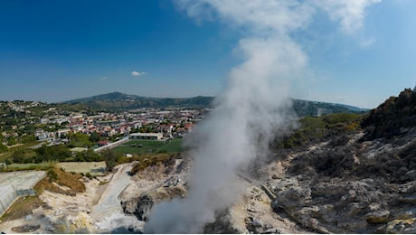 Terremoto, sciame sismico ai Campi Flegrei: 14 eventi, la scossa più significativa di magnitudo 2.2