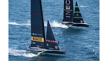 Finale Vuitton Cup, Luna Rossa sbaglia in avvio: Ineos ne approfitta, 3-2 per gli inglesi