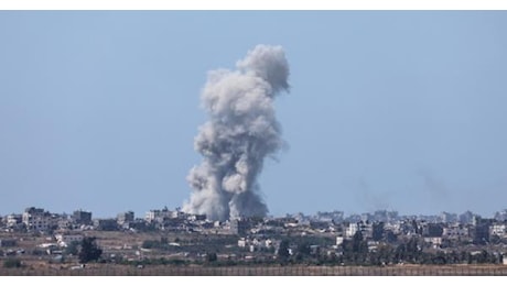 Gaza: bombe israeliane su Jabalya, 22 morti