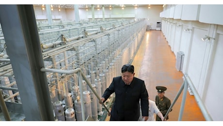 Corea Del Nord, prime foto dell'impianto di arricchimento dell'uranio, Kim Jong-un: “Sforzi per aumentare la capacità nucleari”