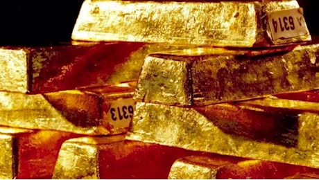 Più 40% in un anno, l’oro verso nuovi record: come orientarsi per investire