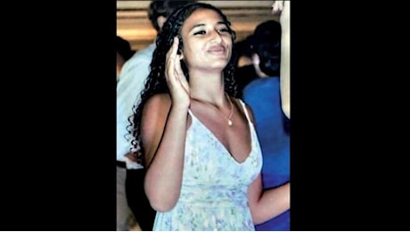 La sorella di Larimar Annaloro, 15enne suicida a Enna: «Giravano sue foto intime. E le compagne la odiavano»