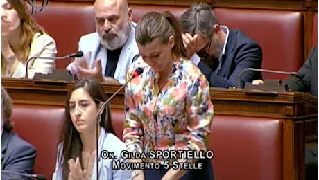 Morti a Scampia, Gilda Sportiello in lacrime alla Camera: il discorso commovente e rabbioso della deputata M5S