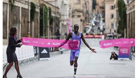 Roma, più 17.000 runners hanno corso la Wizz Air Half Marathon