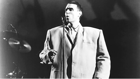 Stop Making Sense, quando i Talking Heads fecero la storia anche grazie all'abito “The Big Suit” di David Byrne