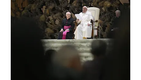 Il Papa: Non dimentichiamo la gente che soffre per la guerra. E gli anziani a Natale