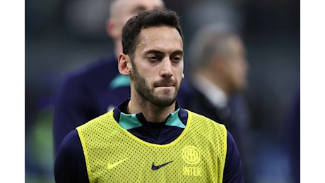 Infortunio Calhanoglu e tifosi preoccupati: arriva l’annuncio dell’Inter