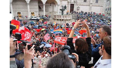 Ferdinandi in piazza a Perugia, politica è gioia e speranza