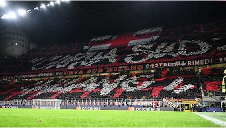 Gli ultras del Milan non mollano. La Digos di Firenze sequestra coltelli, sfollagente e aste su pullman rossoneri