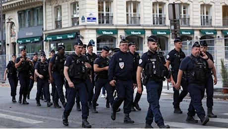 Parigi è già blindata: 40mila barriere, 45mila agenti e 18mila soldati . E incombe l'allerta meteo...