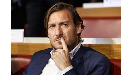 Francesco Totti indagato per omessa dichiarazione dei redditi: dai soldi degli spot a quelli spesi al casinò