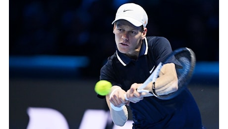 Atp Finals, Jannik Sinner batte Taylor Fritz con doppio 6-4: le semifinali a un passo