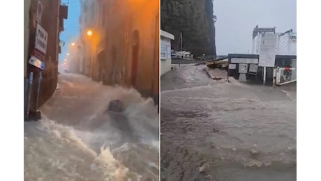 Maltempo Campania, a Sorrento strade come fiumi: frana a Marina Piccola. Molti interventi dei pompieri