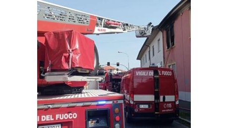 Incendio a Cesano Maderno, morto l'uomo soccorso dai vigili del fuoco