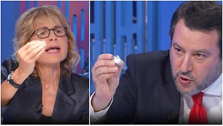 Basta fake news: Lilli Gruber accusa Salvini, lui le dona un 'Bacio'