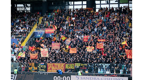 Noi vogliamo gente che lotta, Fuori le p....: i tifosi giallorossi si fanno sentire