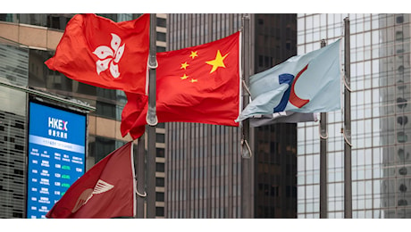 Borsa: Hong Kong positiva, apre a +1,11%