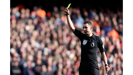 Premier League, per l’arbitro David Coote è ufficiale: sentenza durissima