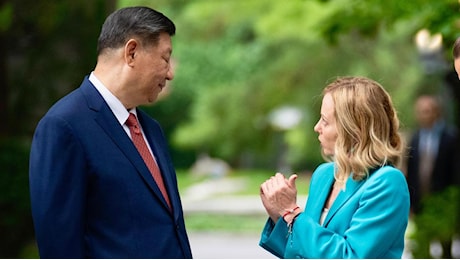 Meloni vede Xi Jinping: “Obiettivo relazioni commerciali più eque”. Il presidente cinese: “Pronti a collaborare su veicoli elettrici e IA”