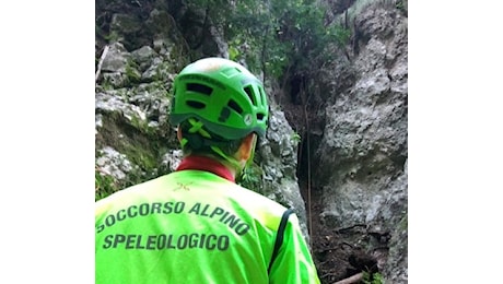 SOCCORSO ALPINO - TRENTINO * MEZZOLOMBARDO - FERRATA VAL DEL RÌ: «ESCURSIONISTA PRECIPITA NELLA FORRA E FINISCE NEL TORRENTE, MORTO 26ENNE