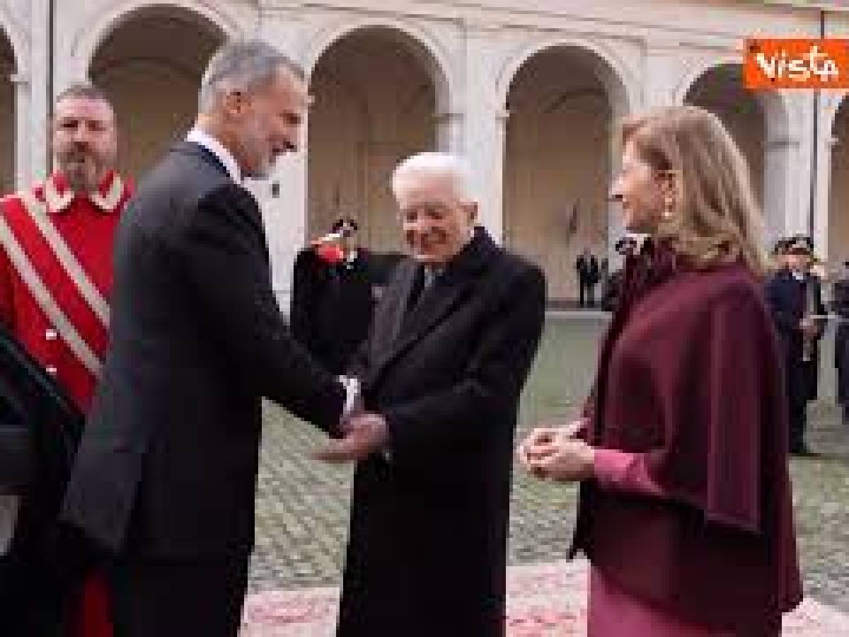 VIDEO: Il Baciamano Del Re Felipe VI Di Spagna A Laura Mattarella (xmrd)