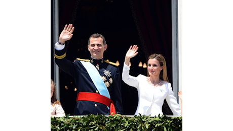 Re Felipe: 10 anni sul trono (con Letizia al suo fianco). Le foto di ieri e di oggi