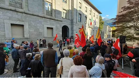 Presidio a Sondrio contro il disegno di legge Sicurezza: mobilitazione davanti alla Prefettura