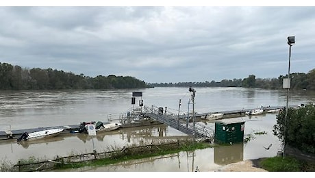 Piena e fossi straripati, Lido Po invaso dall'acqua