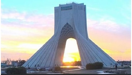 Iran, servizi governativi bloccati e informazioni rubate: si rincorrono voci di cyber-attacchi